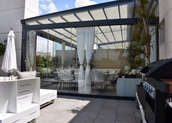 Cerramiento de terraza con corredera de cristal y pergorain_Grupo Toribio